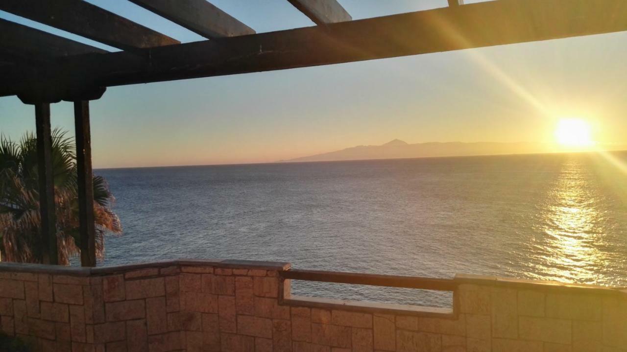 Apartamento Faro De Sardina Galdar Luaran gambar